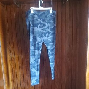 WILD FABLE Black & Gray Camouflage Leggings